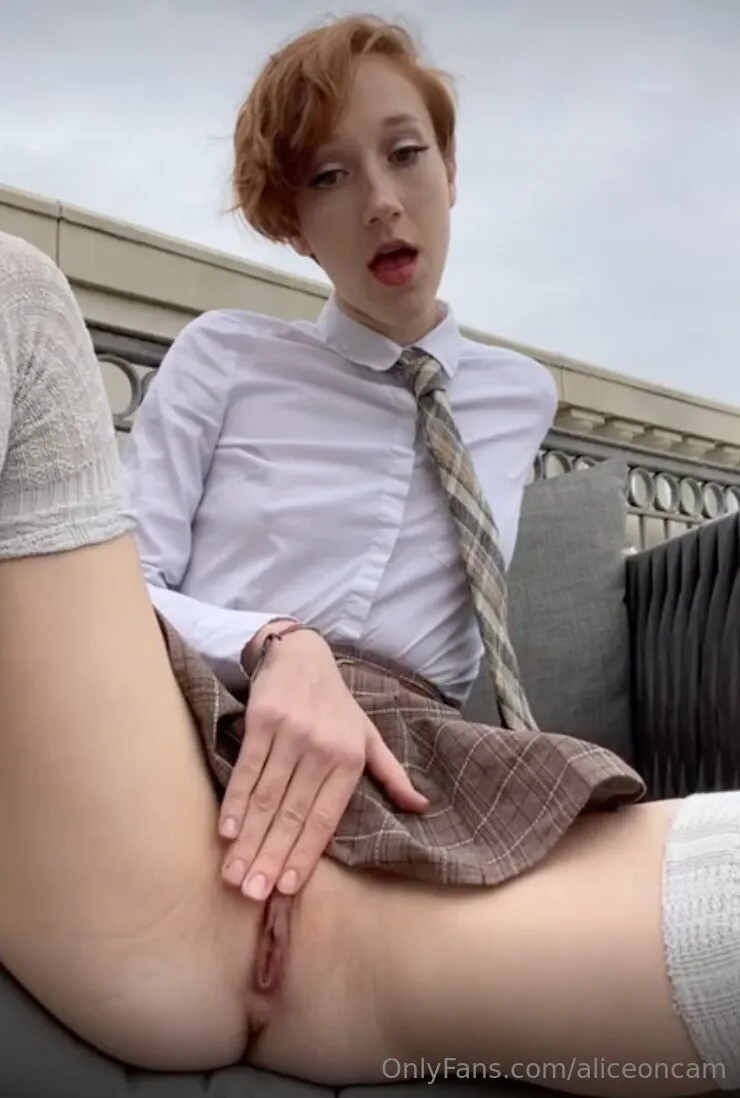 Natural Tits Slutty Babe AliceOnCam Onlyfans