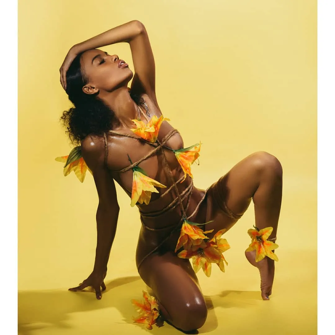 Effervescent Eluabey Nudes Insane