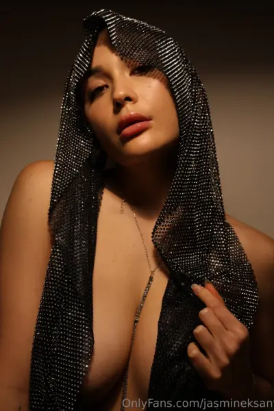 Influencer Jasmine Santos Leaked Tits Pic EPIC