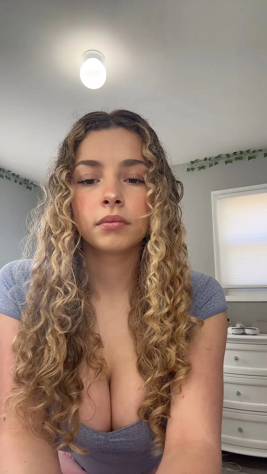 Assertive Kira Pregiato Ass