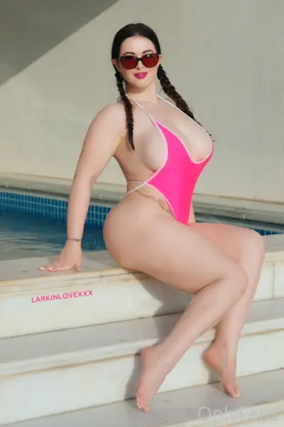 Sexy Hoe Larkin Love Tits Pic